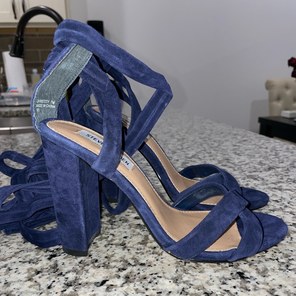 NWOT Steve Madden Blue Suede Lace Up Sandals. Size 7